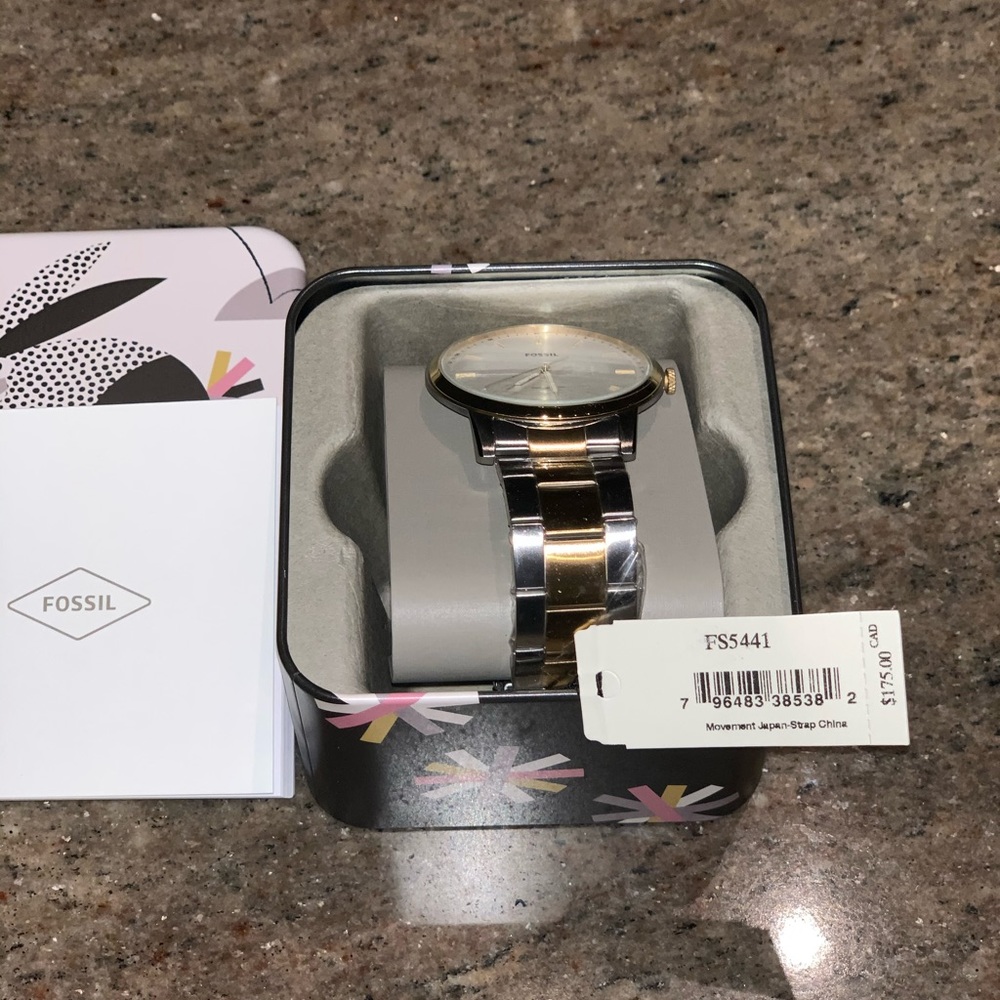Fossil Watch - Picture 3 of 3